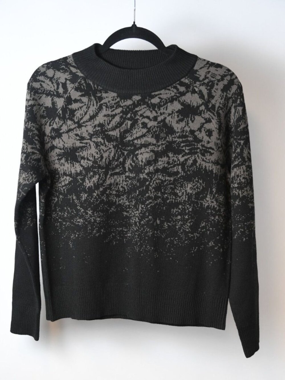 Athleta Women's Black and Gray Crew Sweater Pattern Size XXS